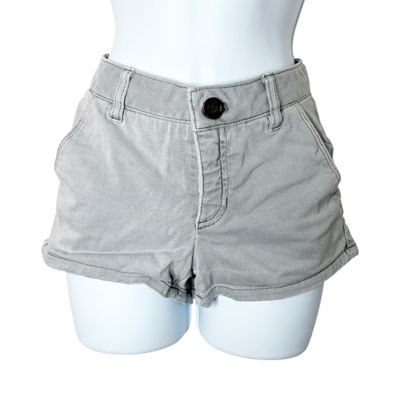 Aritzia Tna Shorts Cargo Khakis Light Gray Mid low rise Size 2 Y2K 2000s - Picture 3 of 15